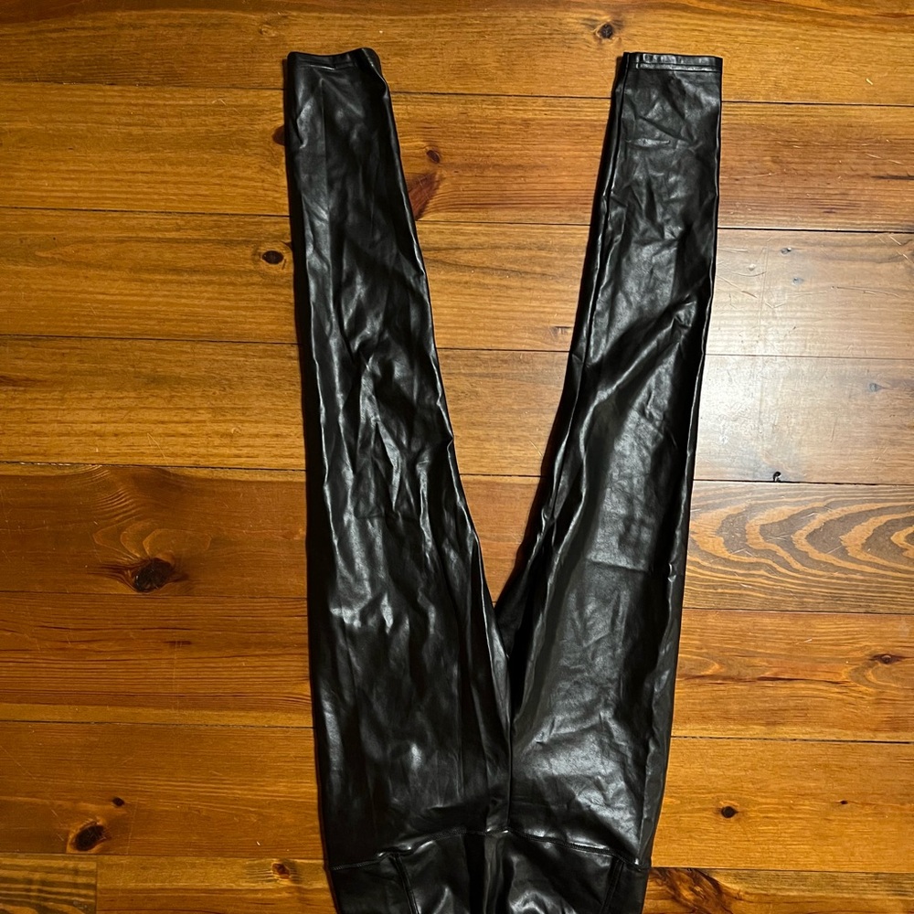 Aritzia Wilfred free women’s leather pants